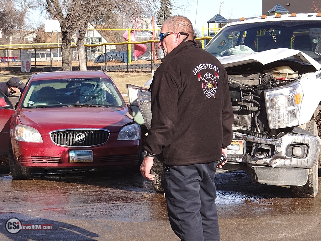 Dec 9, 2015 crash 2 Ave & 5 St SE Jametown.  CSi Photos
